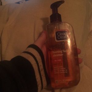 Clean and clear foaming facial cleanser